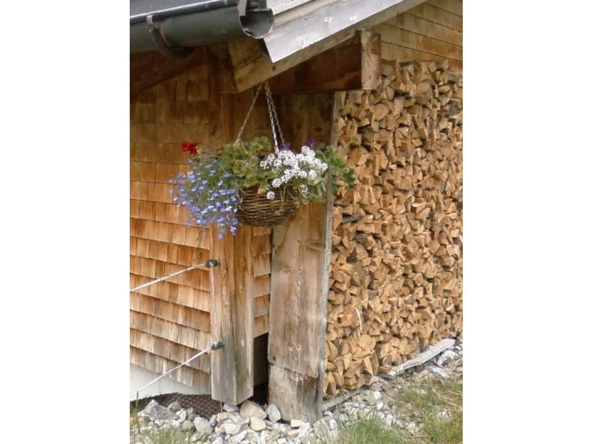 Alpine hut GarmilhÃ¼tte ski mountain hut - Outdoor photo 4