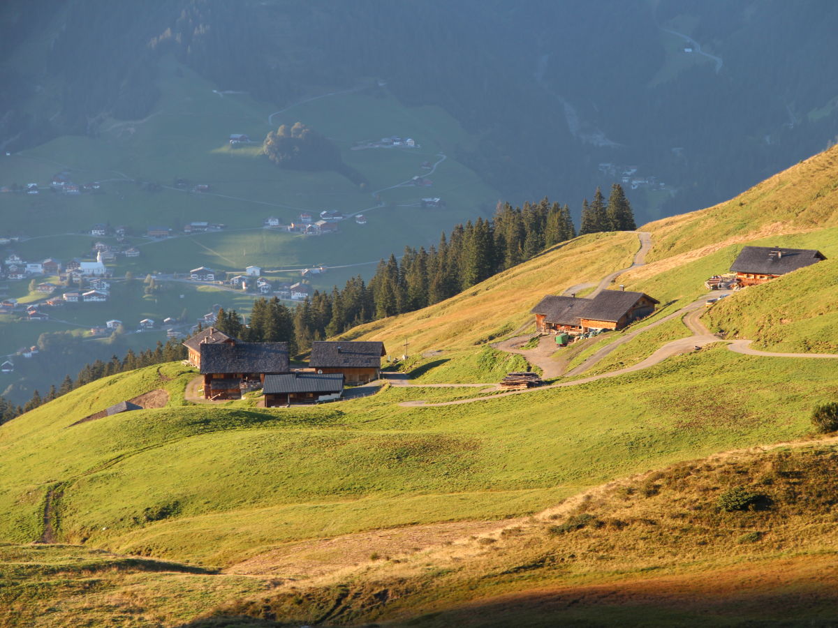 Alpine hut GarmilhÃ¼tte ski mountain hut - Outdoor photo 5
