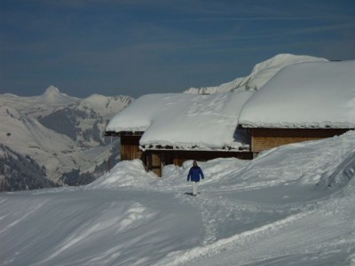 Alpine hut GarmilhÃ¼tte ski mountain hut - Outdoor photo 2