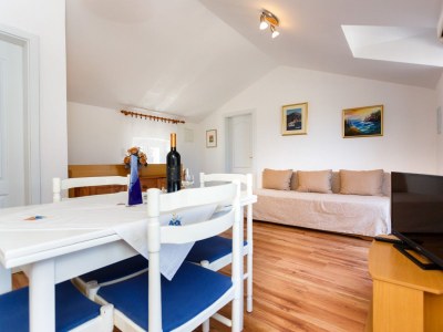 Holiday apartment Branko 1 – Dachgeschosswohnung mit Meerblick auf die Altstadt, zentrale Lage - Features photo 13