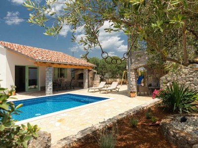 Holiday house IVA with heated pool - Outdoor photo 6
