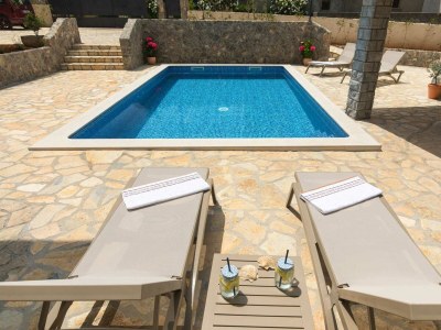 Holiday house IVA with heated pool - Outdoor photo 8