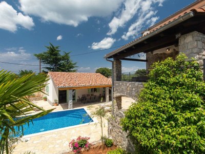 Holiday house IVA with heated pool - Outdoor photo 18