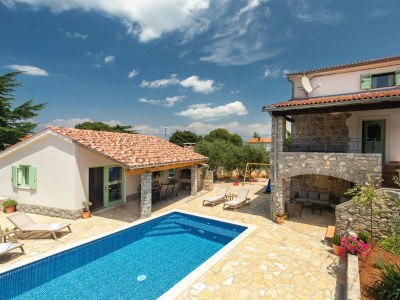 Holiday house IVA with heated pool - Outdoor photo 19