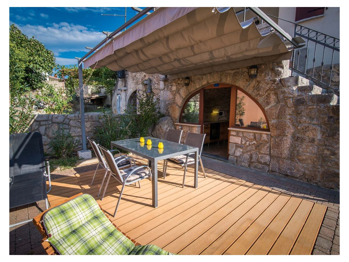 Holiday apartment Marjan – 100 m² große Terrasse, Steinhaus mit Garten