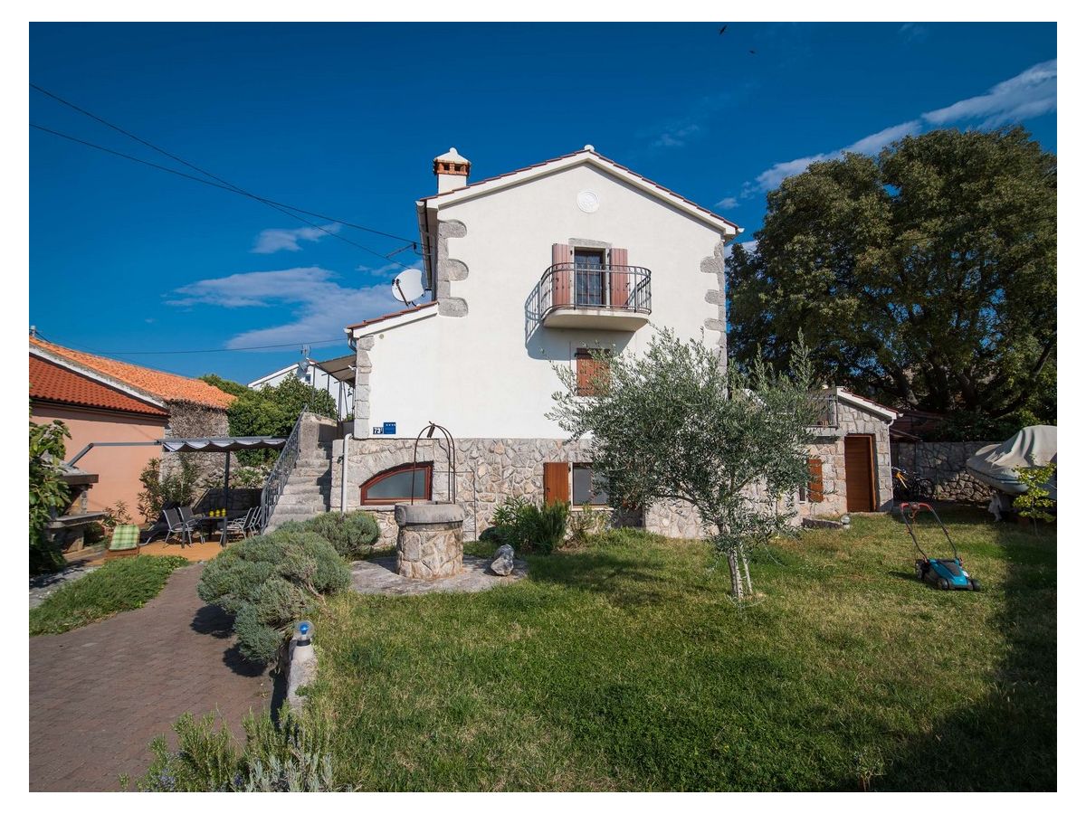 Holiday apartment Marjan – 100 m² große Terrasse, Steinhaus mit Garten - Outdoor photo 2