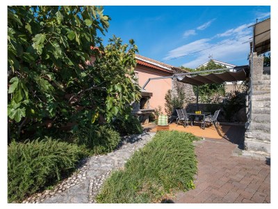 Holiday apartment Marjan – 100 m² große Terrasse, Steinhaus mit Garten - Outdoor photo 3