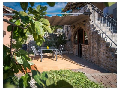 Holiday apartment Marjan – 100 m² große Terrasse, Steinhaus mit Garten - Outdoor photo 4