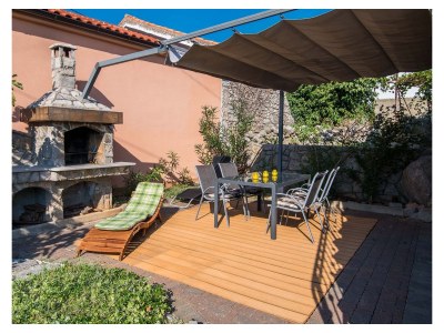 Holiday apartment Marjan – 100 m² große Terrasse, Steinhaus mit Garten - Outdoor photo 6