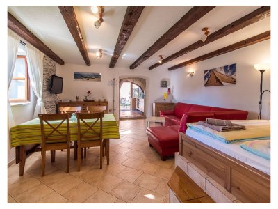 Holiday apartment Marjan – 100 m² große Terrasse, Steinhaus mit Garten - Features photo 9