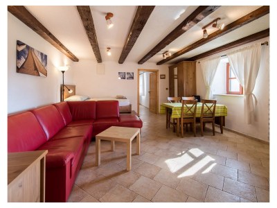 Holiday apartment Marjan – 100 m² große Terrasse, Steinhaus mit Garten - Features photo 10