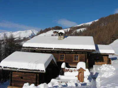 Alpine hut At the Grossglockner in a secluded location - Outdoor photo 2