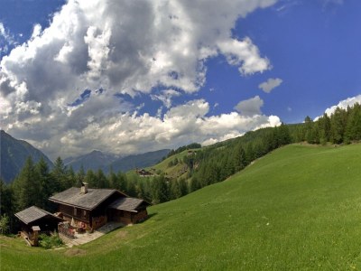 Alpine hut At the Grossglockner in a secluded location - Outdoor photo 3