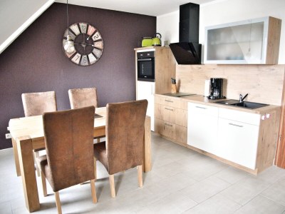 Apartment Lovely apartment with view of marina - Features photo 9