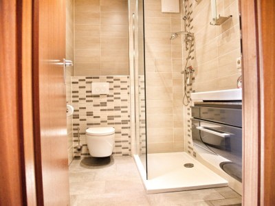 Apartment Lovely apartment with view of marina - Features photo 11