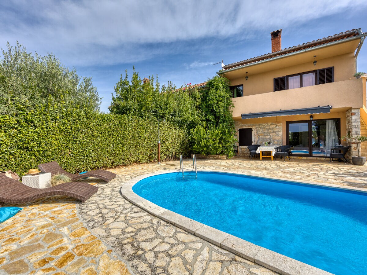 Holiday apartment Marinela mit Pool