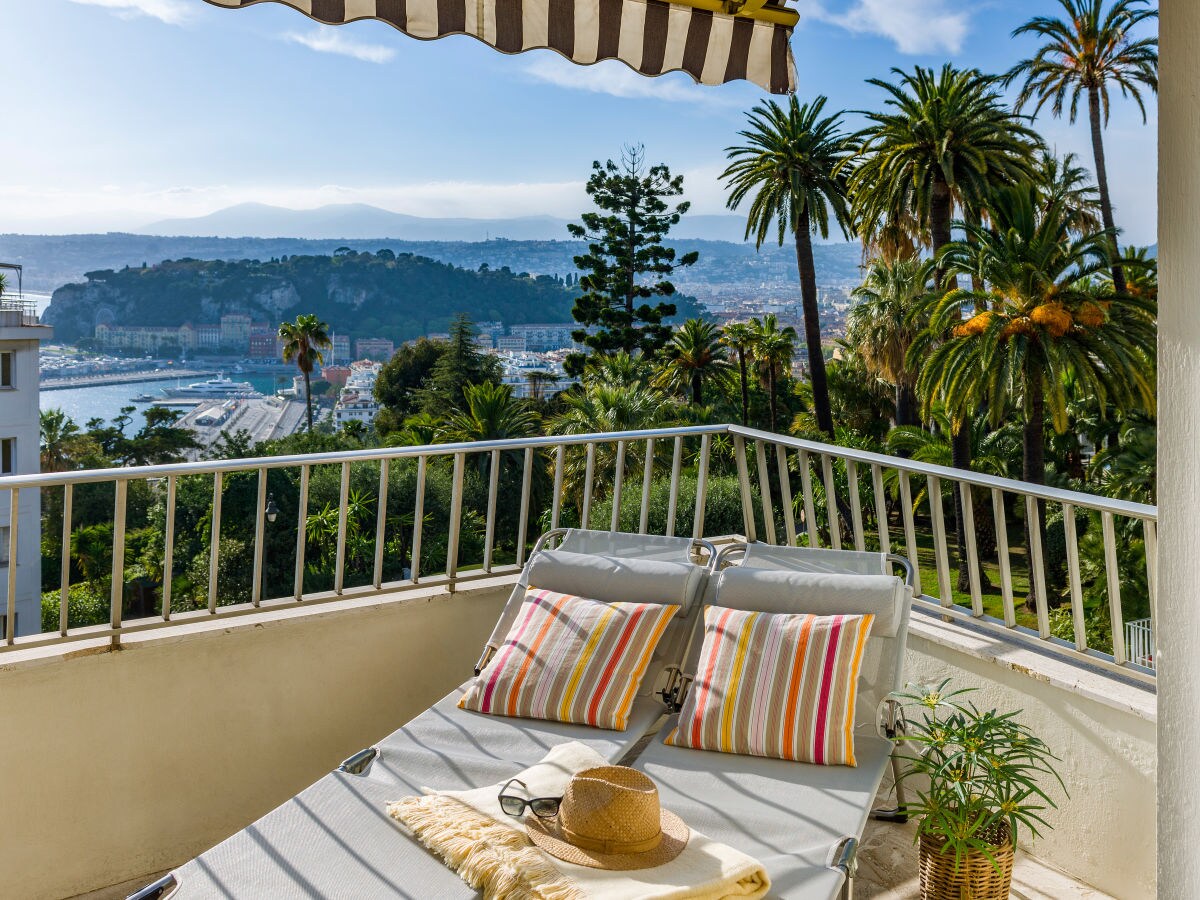 Holiday apartment Apartment - fantastic view above Nice + see