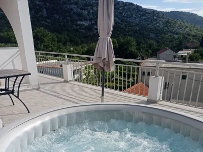 Holiday house Bella Vista-with jacuzzi - Outdoor photo 7