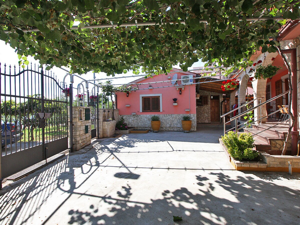 Holiday apartment N.35, 50 m from the beach - Outdoor photo 4