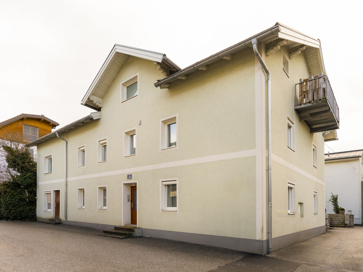 Holiday apartment Dreizimmerwohnung für 4 Personen, privater Parkplatz, Wifi - Outdoor photo 5