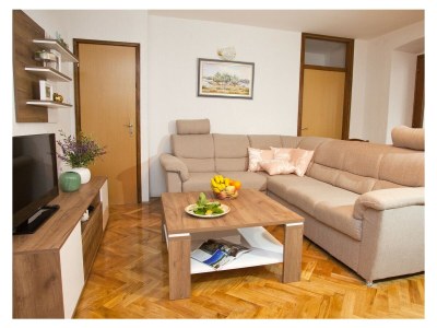 Holiday house Zlata – 3 Schlafzimmer, 50 m² große Terrasse mit Meerblick - Features photo 9