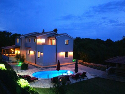Villa Villa Tara with a beautiful heated pool - Outdoor photo 3