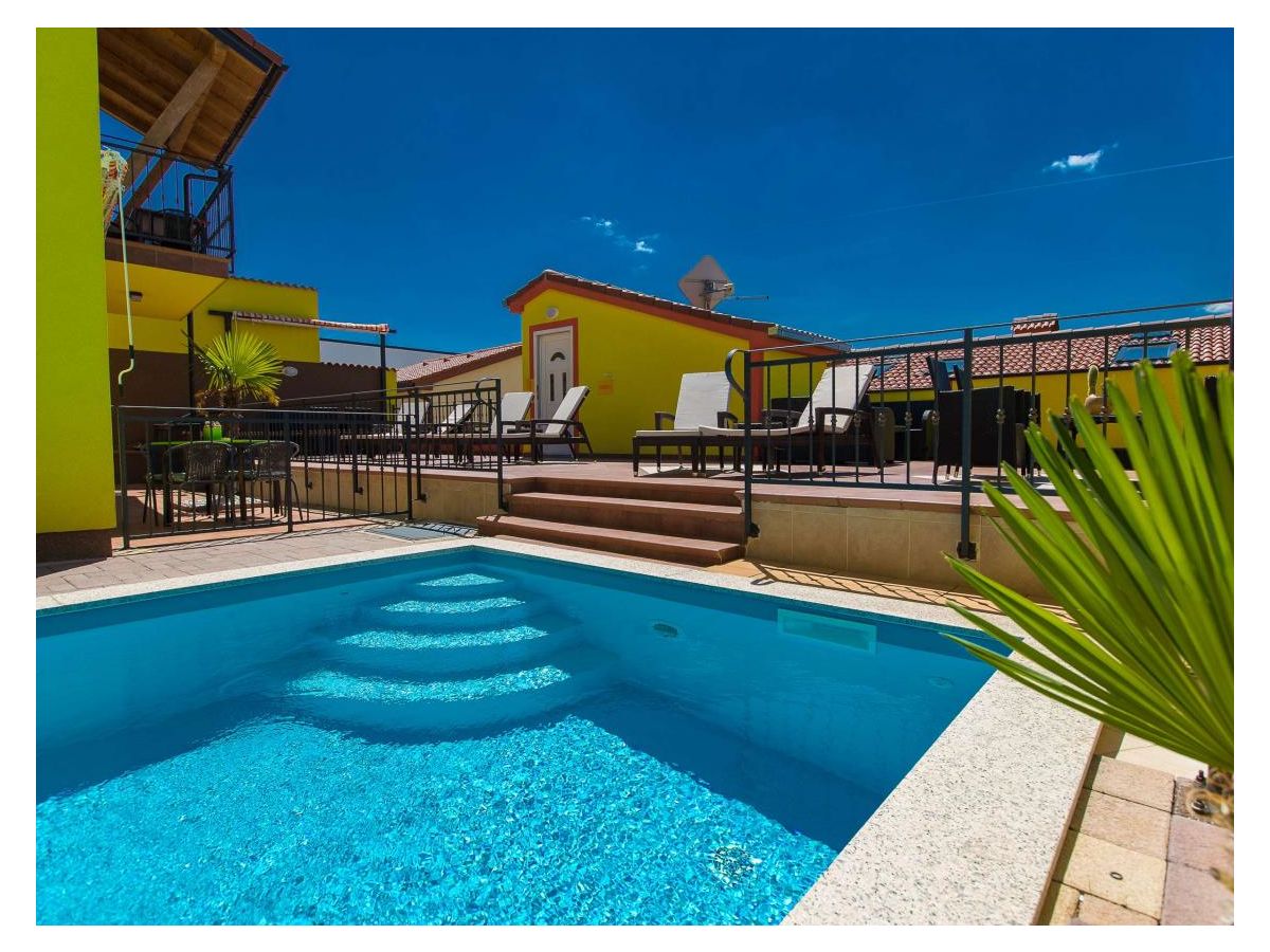 Holiday apartment Amarena with pool - Outdoor photo 5