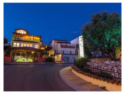 Holiday apartment Amarena with pool - Outdoor photo 3