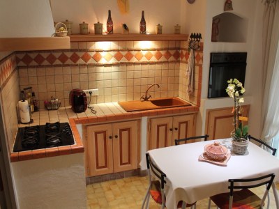 Holiday house with Mediterranean garden and pool - 688 RMY - Features photo 10