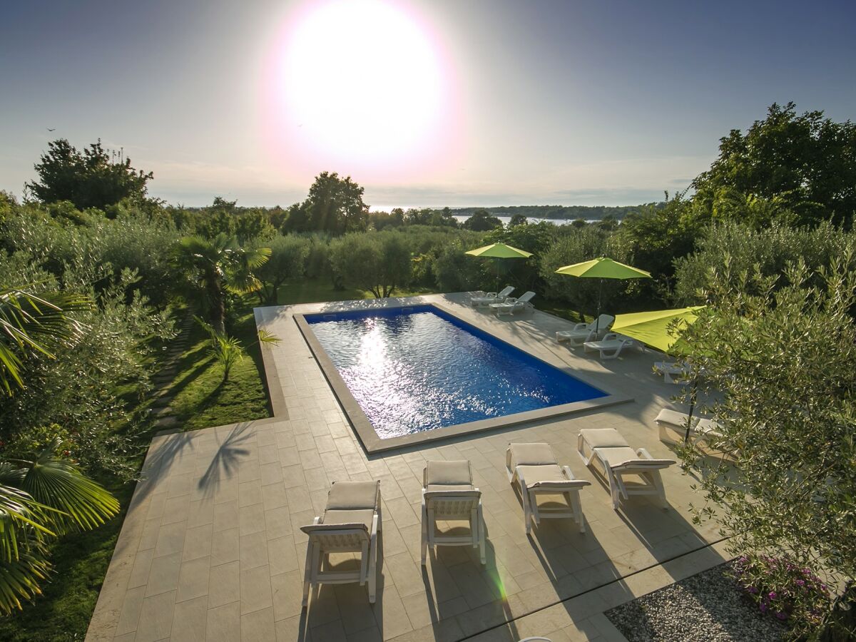 Holiday apartment Livija with pool - Outdoor photo 3