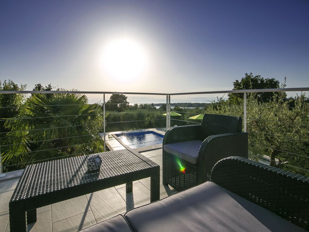 Holiday apartment Livija with pool - Outdoor photo 4