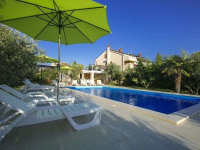 Holiday apartment Livija with pool - Outdoor photo 2