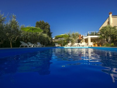 Holiday apartment Livija with pool - Outdoor photo 8