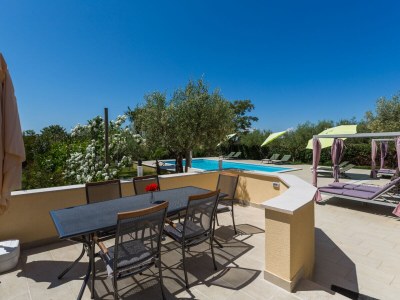 Holiday apartment Livija with pool - Outdoor photo 12