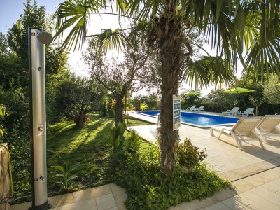 Holiday apartment Livija with pool - Outdoor photo 13