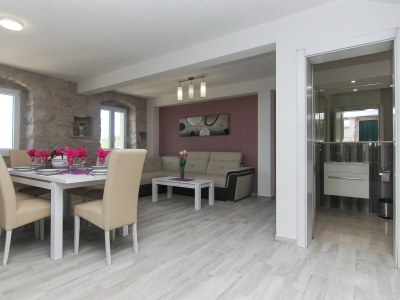 Holiday house Mia with pool - Features photo 23