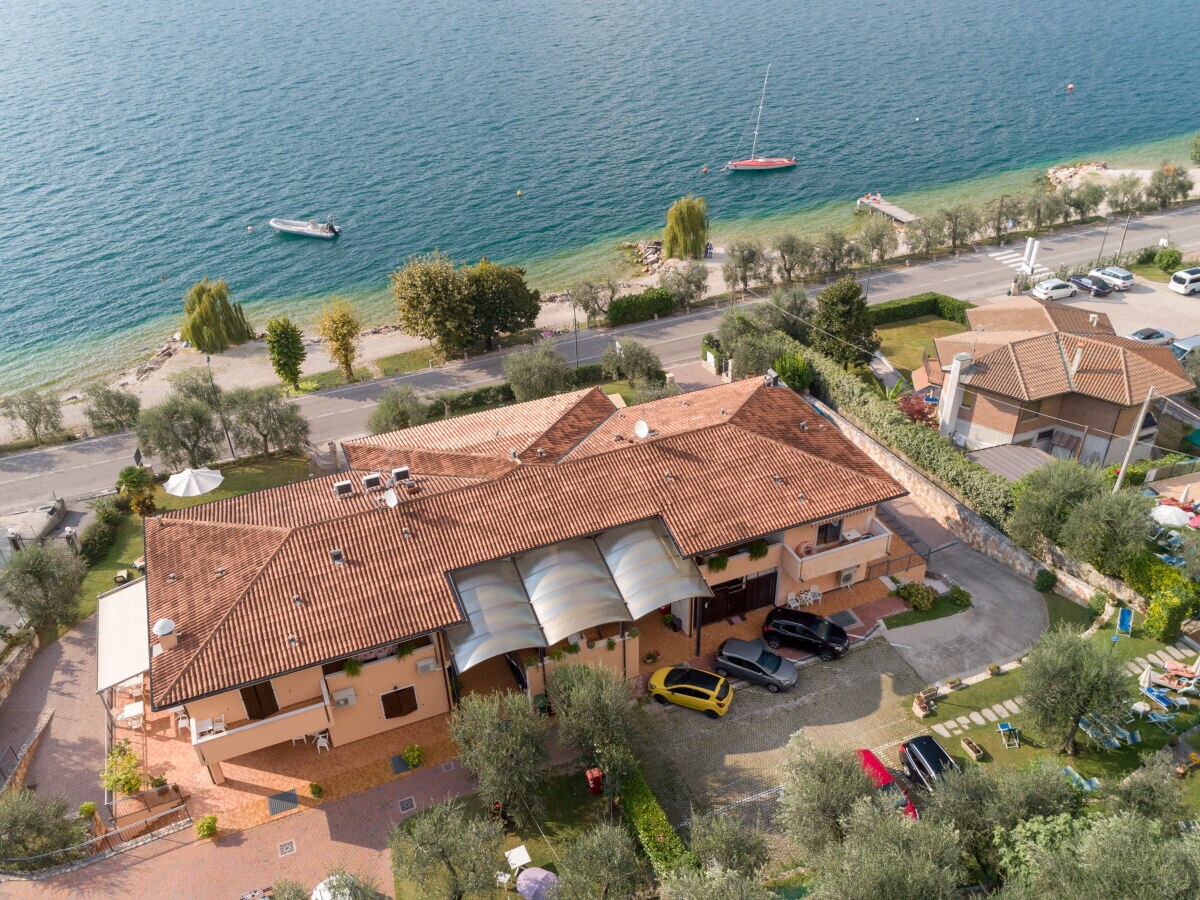 Holiday apartment Margherita Studio Deluxe by the lake with pool - Outdoor photo 2