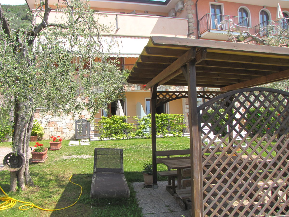 Holiday apartment Margherita Studio Deluxe by the lake with pool - Outdoor photo 5