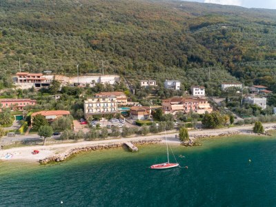 Holiday apartment Margherita Studio Deluxe by the lake with pool - Environment photo 29