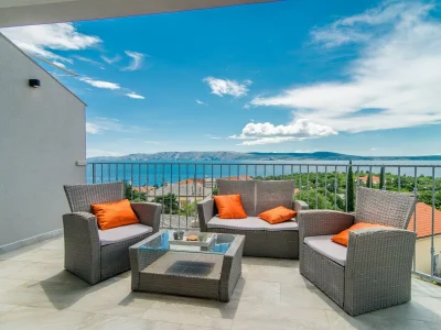 Apartment Suzy with Common Pool - Apartment Ruzmarin with Balcony and Sea View in Novi Vinodolski - Apartment