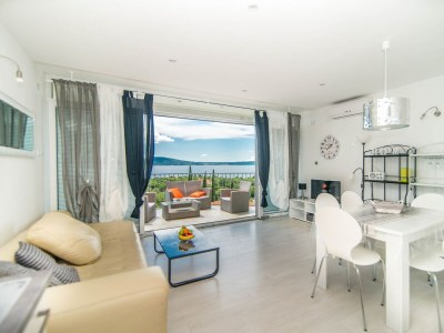 Apartment Suzy with Common Pool - Apartment Ruzmarin with Balcony and Sea View - Features photo 7