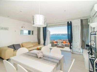 Apartment Suzy with Common Pool - Apartment Ruzmarin with Balcony and Sea View - Features photo 8