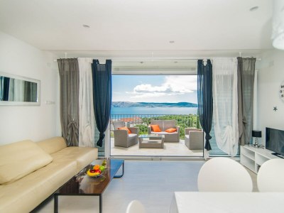 Apartment Suzy with Common Pool - Apartment Ruzmarin with Balcony and Sea View - Features photo 9