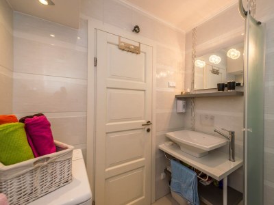 Apartment Suzy with Common Pool - Apartment Ruzmarin with Balcony and Sea View - Features photo 11