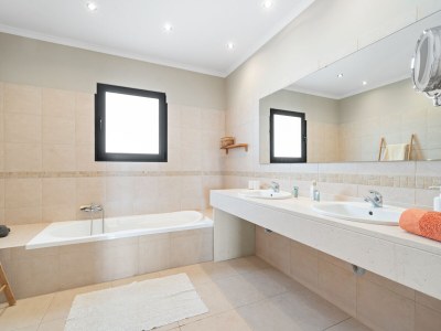 Villa Villa 17°West       with solar pool - Features photo 20