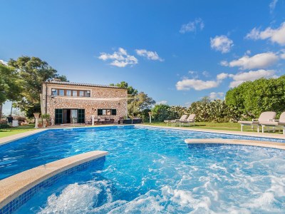 Villa Lounge Pool Villa Angela - WiFi - Jacuzzi - Close to Es Trenc Beach (1.4km) in .Ses Covetes - Villa