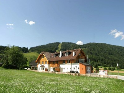 Apartment Apartment in Lungau, right next to the ski lift - Outdoor photo 2