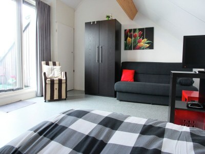 Holiday house Luxuriöses Ferienhaus am Waldrand in Langweer - Outdoor photo 31