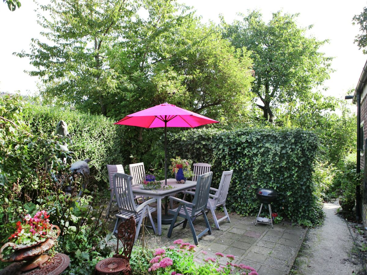 Farmhouse Gemütlicher Bauernhof in Sint Maartensvlotbrug in Waldnähe - Outdoor photo 3