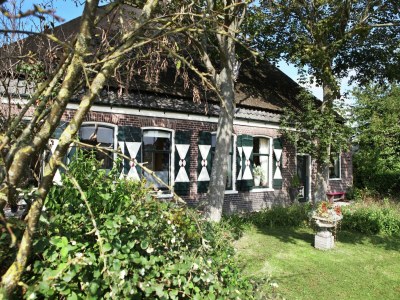 Farmhouse Gemütlicher Bauernhof in Sint Maartensvlotbrug in Waldnähe - Outdoor photo 5